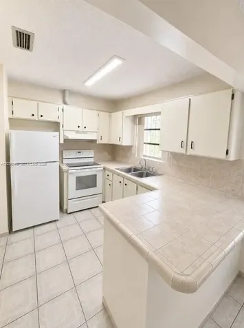 9013 SW 8th Terrace Miami FL 33174