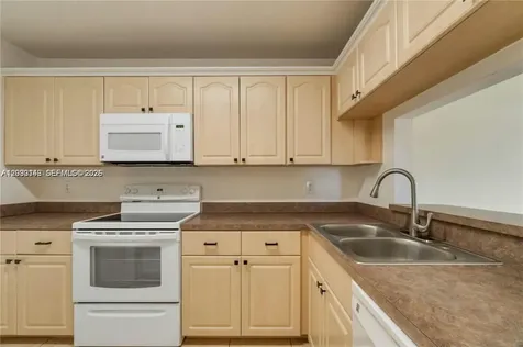 561 NW 100th Place Pembroke Pines FL 33024