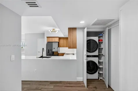 350 S Miami Avenue Miami FL 33130