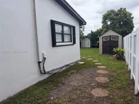 1047 SW 76th Avenue Miami FL 33144