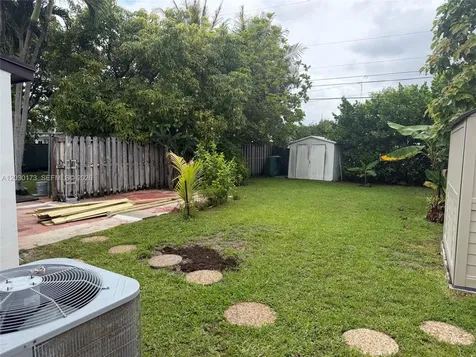 1047 SW 76th Avenue Miami FL 33144