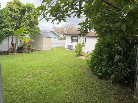 1047 SW 76th Avenue Miami FL 33144