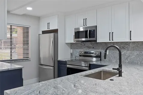 193 Lakeview Drive Weston FL 33326