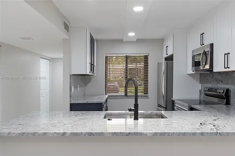 193 Lakeview Drive Weston FL 33326
