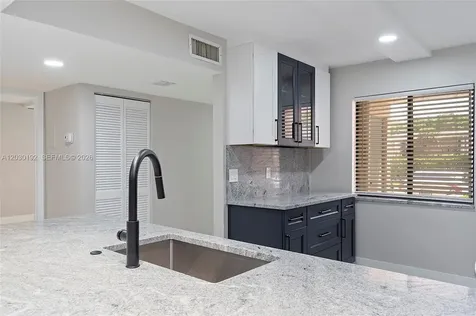 193 Lakeview Drive Weston FL 33326