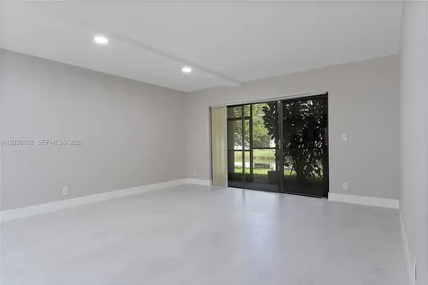193 Lakeview Drive Weston FL 33326