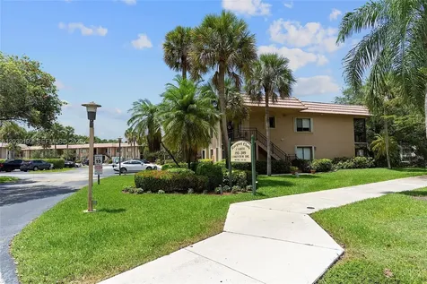 193 Lakeview Drive Weston FL 33326