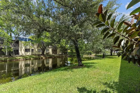 193 Lakeview Drive Weston FL 33326