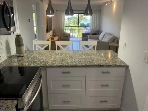 6444 Collins Avenue Miami Beach FL 33141