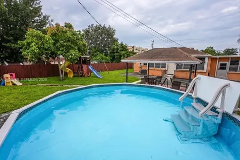 4263 NW 5th Street Miami FL 33126