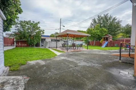 4263 NW 5th Street Miami FL 33126