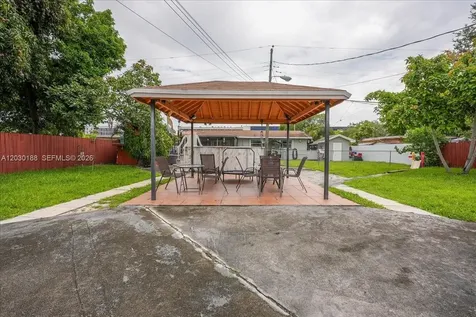 4263 NW 5th Street Miami FL 33126