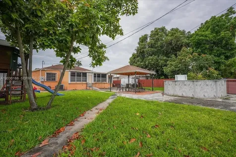 4263 NW 5th Street Miami FL 33126