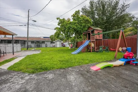 4263 NW 5th Street Miami FL 33126