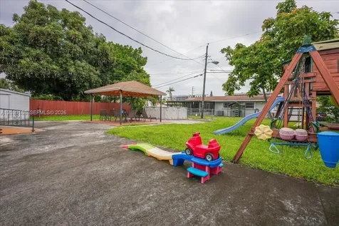 4263 NW 5th Street Miami FL 33126