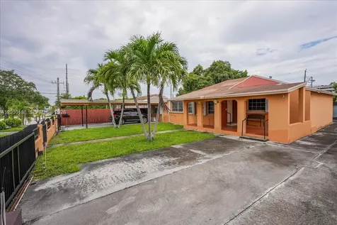 4263 NW 5th Street Miami FL 33126