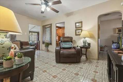 4263 NW 5th Street Miami FL 33126