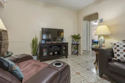 4263 NW 5th Street Miami FL 33126