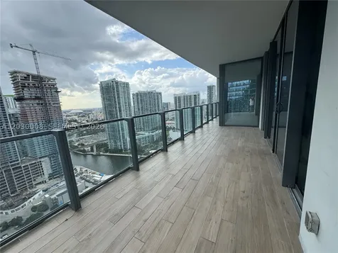 68 SE 6th Street Miami FL 33131