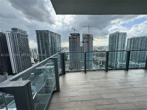 68 SE 6th Street Miami FL 33131