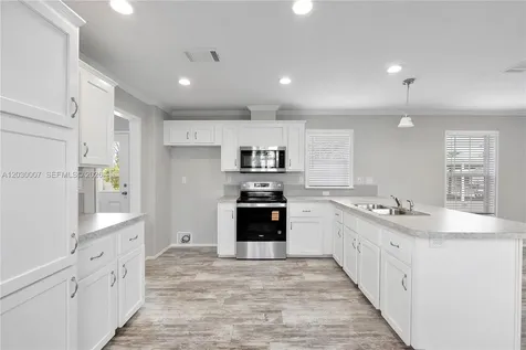 5530 SW 32nd Terrace Dania Beach FL 33312