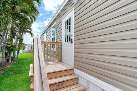 5530 SW 32nd Terrace Dania Beach FL 33312