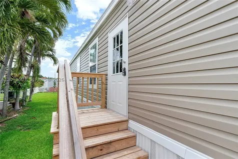 5530 SW 32nd Terrace Dania Beach FL 33312
