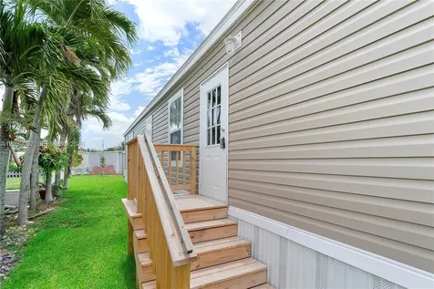 5530 SW 32nd Terrace Dania Beach FL 33312