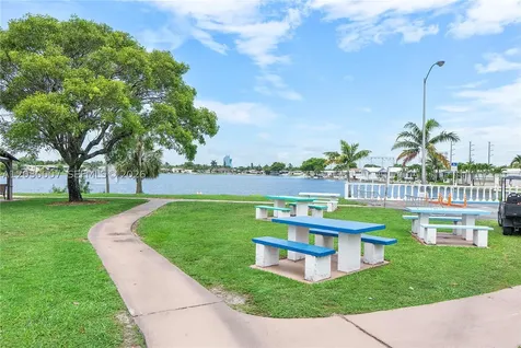 5530 SW 32nd Terrace Dania Beach FL 33312
