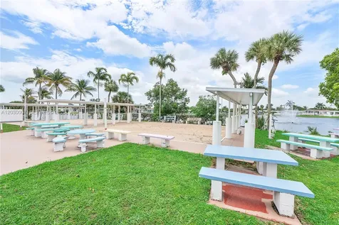5530 SW 32nd Terrace Dania Beach FL 33312