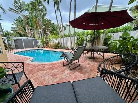 965 SW 102nd Terrace Pembroke Pines FL 33025