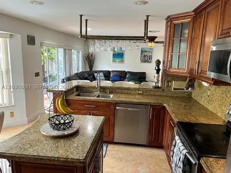 965 SW 102nd Terrace Pembroke Pines FL 33025