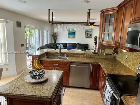 965 SW 102nd Terrace Pembroke Pines FL 33025