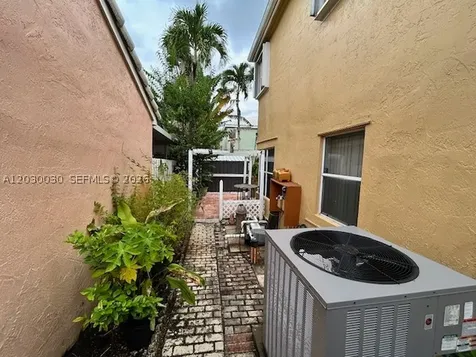 965 SW 102nd Terrace Pembroke Pines FL 33025