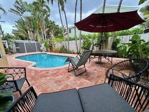 965 SW 102nd Terrace Pembroke Pines FL 33025