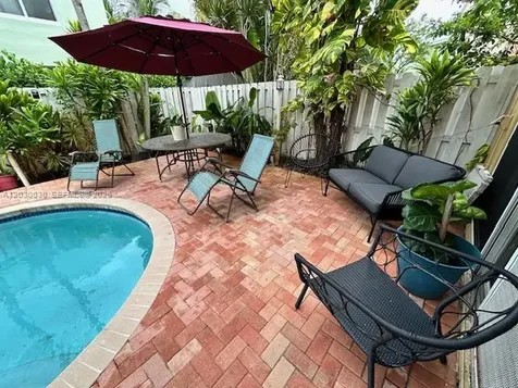 965 SW 102nd Terrace Pembroke Pines FL 33025