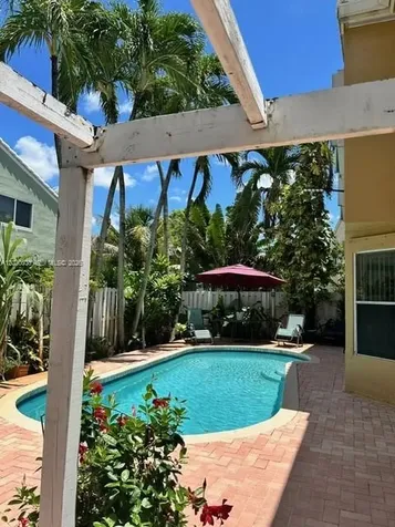 965 SW 102nd Terrace Pembroke Pines FL 33025