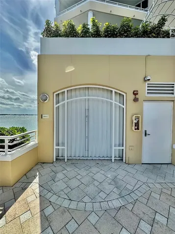 808 Brickell Key Drive Miami FL 33131