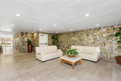 210 Sea View Drive Key Biscayne FL 33149