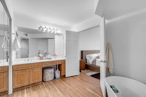 3500 Mystic Pointe Drive Aventura FL 33180