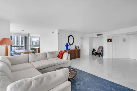 3500 Mystic Pointe Drive Aventura FL 33180