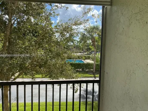 159 Lakeview Drive Weston FL 33326