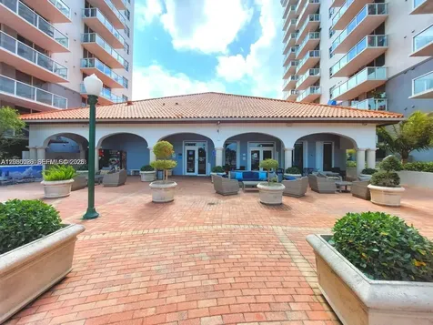5077 NW 7th Street Miami FL 33126