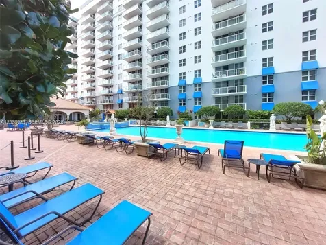 5077 NW 7th Street Miami FL 33126