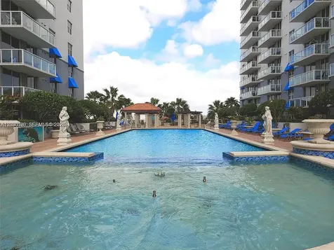 5077 NW 7th Street Miami FL 33126