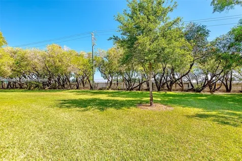 177 Lakeview Drive Weston FL 33326