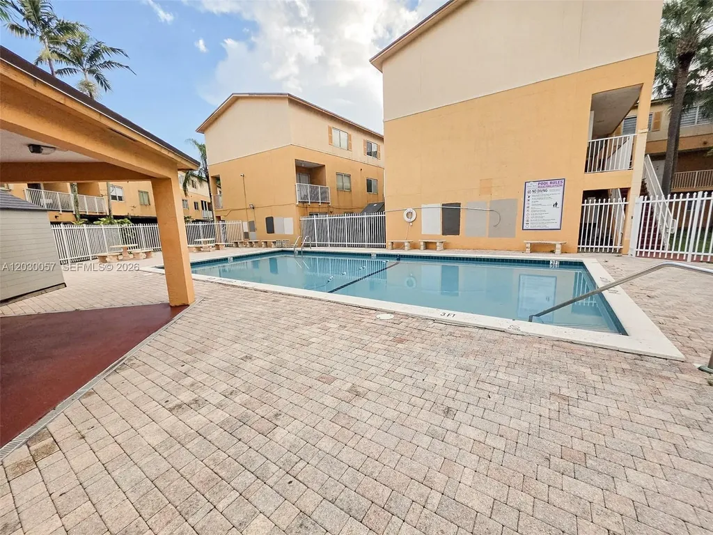 6235 Kendale Lakes Circle Miami FL 33183