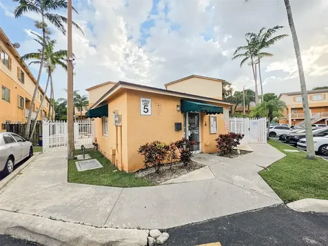 6235 Kendale Lakes Circle Miami FL 33183