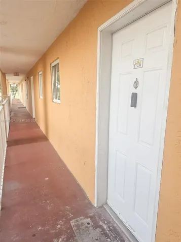 6235 Kendale Lakes Circle Miami FL 33183