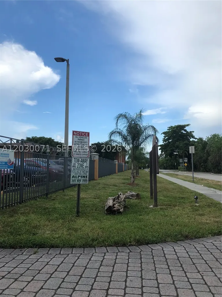 9467 SW 76th Street Miami FL 33173